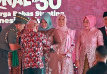 Komitmen Bidang Kependudukan dan KB, Bupati Klaten Terima Penghargaan dari Jokowi