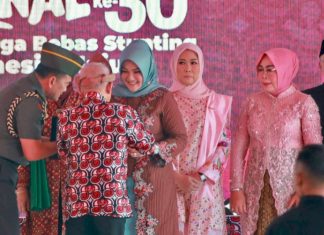 Komitmen Bidang Kependudukan dan KB, Bupati Klaten Terima Penghargaan dari Jokowi