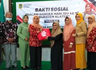 Peringatan Hari Ibu Ke-95, Pemkab Klaten Serahkan Bantuan Paket Sembako Untuk Lima LKSA